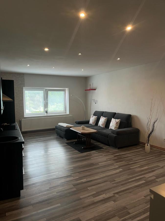 Apartman V Rodinnem Dome ยาโรเมียร์จ ภายนอก รูปภาพ