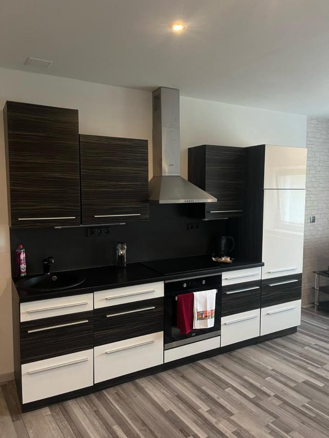 Apartman V Rodinnem Dome ยาโรเมียร์จ ภายนอก รูปภาพ