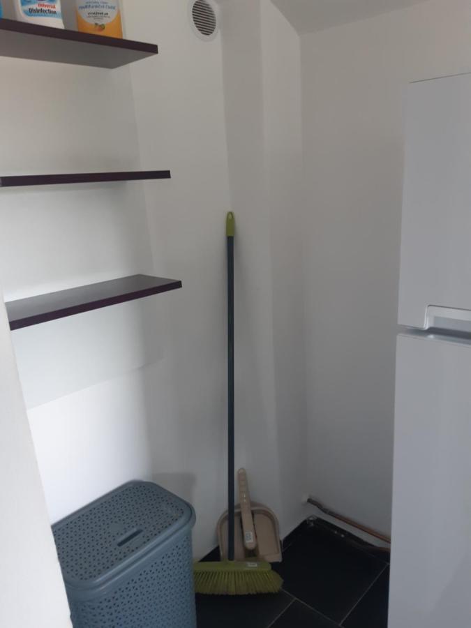 Apartman V Rodinnem Dome ยาโรเมียร์จ ภายนอก รูปภาพ